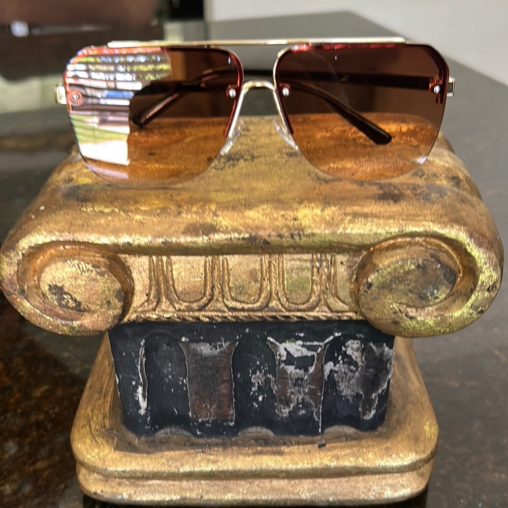 Women's square aviator sunglasses **Free with purchase of $30 or more **